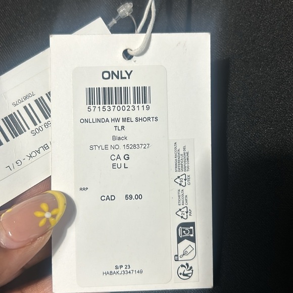 Drape Short in black size Large - Picture 4 of 6